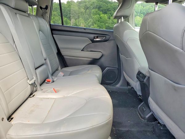2021 TOYOTA HIGHLANDER XLE