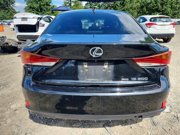 2019 LEXUS IS