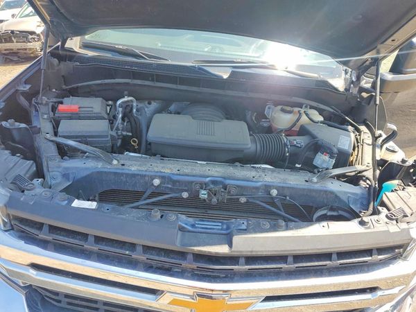 2020 CHEVROLET SILVERADO LT — Engine bay
