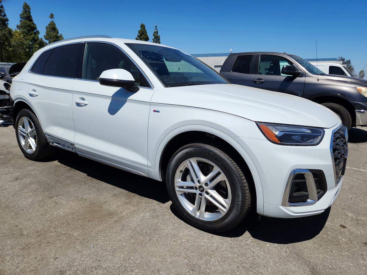 2022 AUDI Q5 E S Line e quattro Premium
