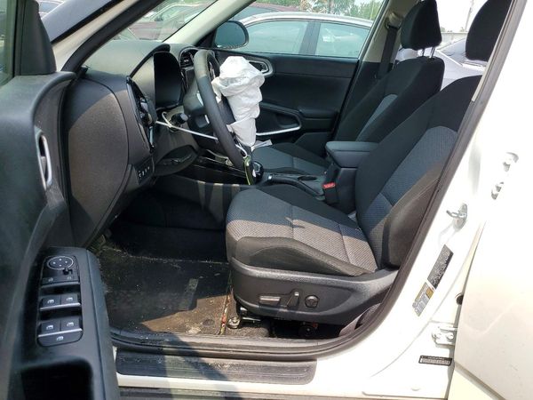 2023 KIA SOUL LX, S