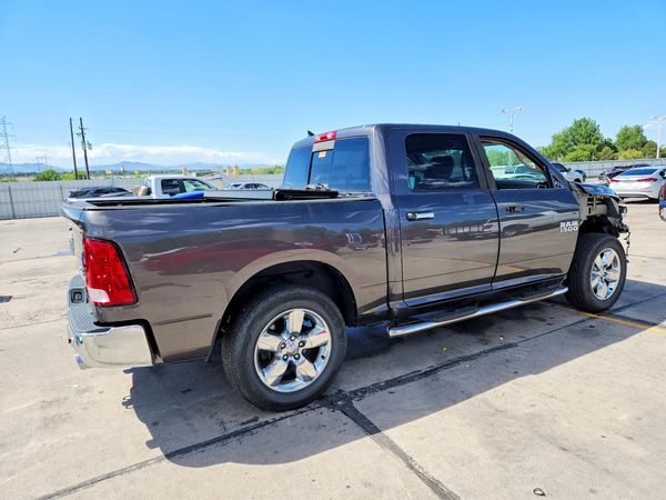 2015 RAM 1500 SLT