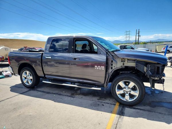 2015 RAM 1500 SLT