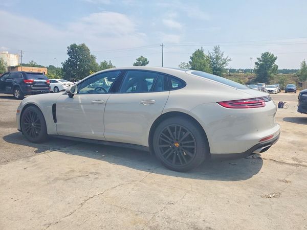 2017 PORSCHE PANAMERA Base (2WD), 4 (4WD)