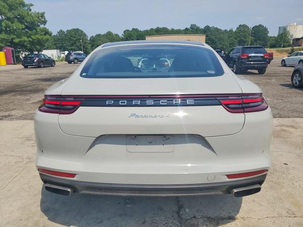2017 PORSCHE PANAMERA Base (2WD), 4 (4WD)