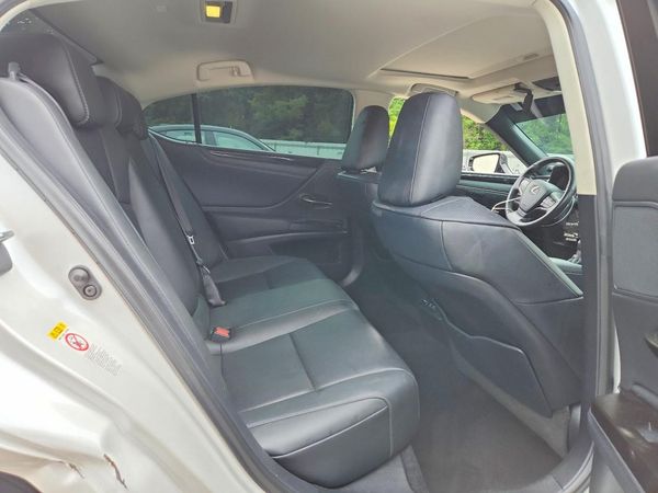 2019 LEXUS ES 350