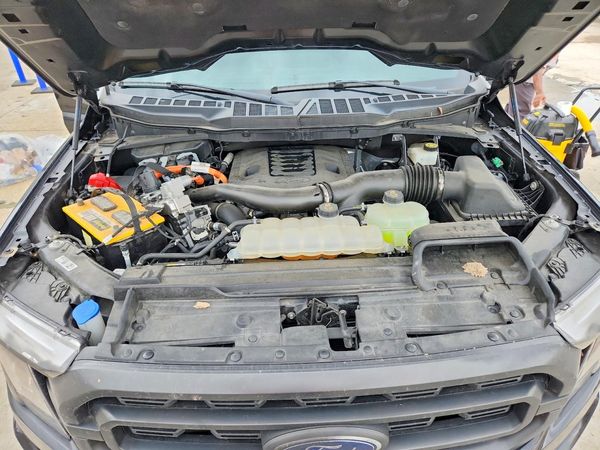 2023 FORD F150 SuperCrew — Engine bay