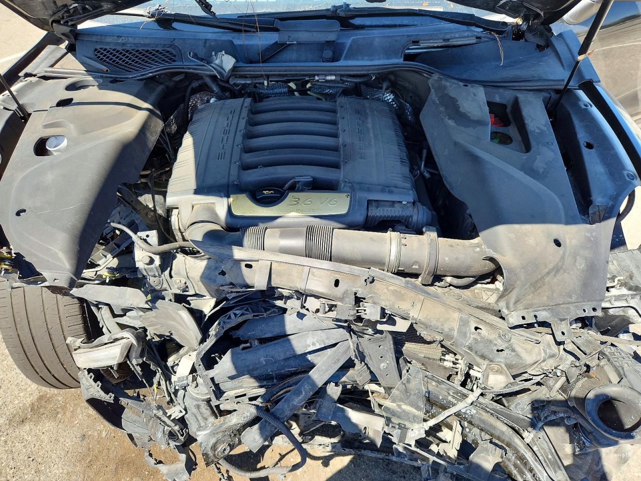 2016 PORSCHE CAYENNE