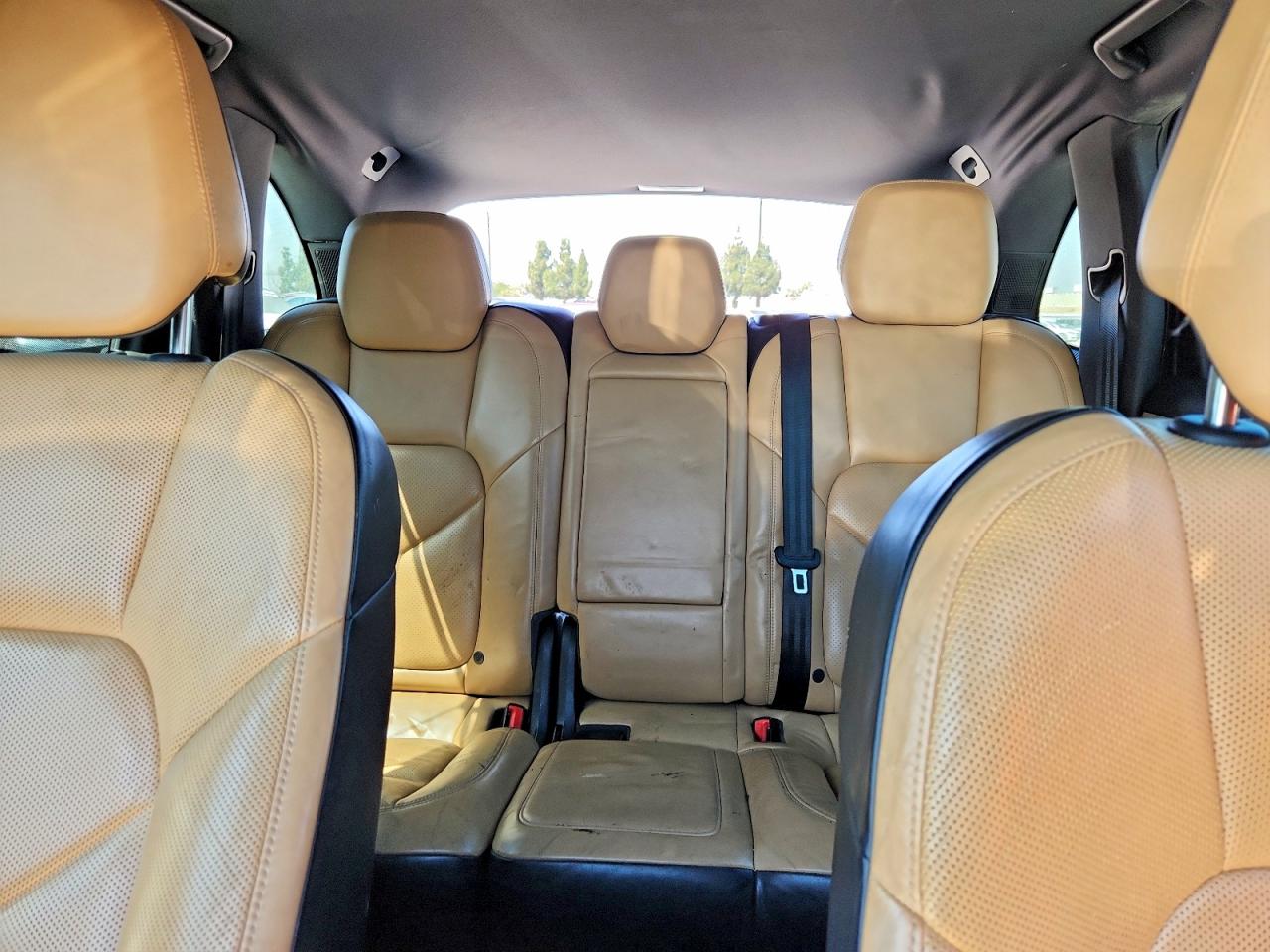 2016 PORSCHE CAYENNE