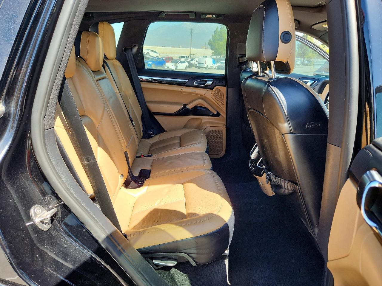 2016 PORSCHE CAYENNE