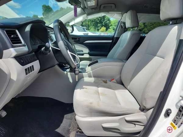 2019 TOYOTA HIGHLANDER LE
