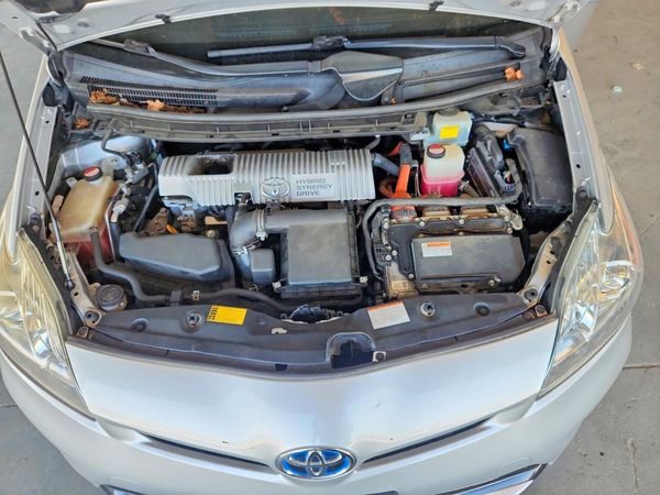 2015 TOYOTA PRIUS