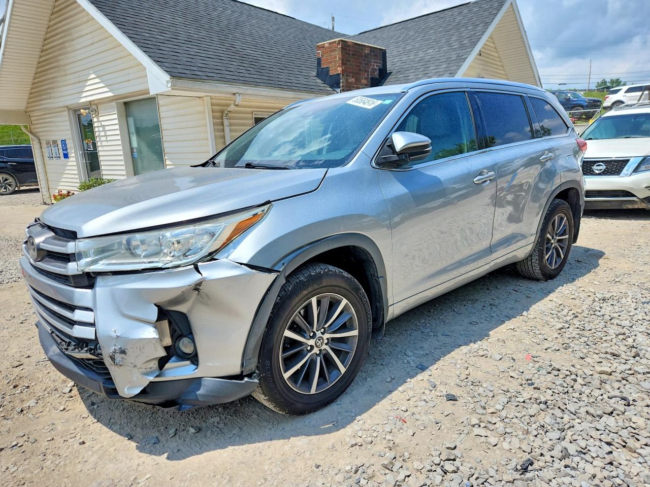 2017 TOYOTA HIGHLANDER