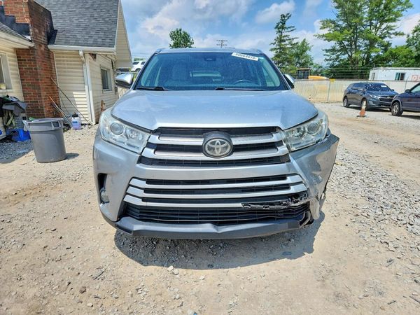 2017 TOYOTA HIGHLANDER