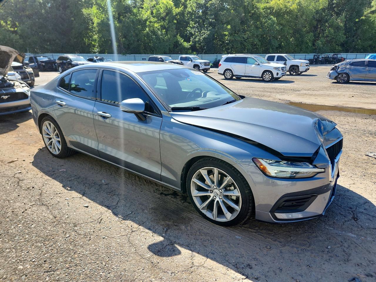 2020 VOLVO S60 Momentum