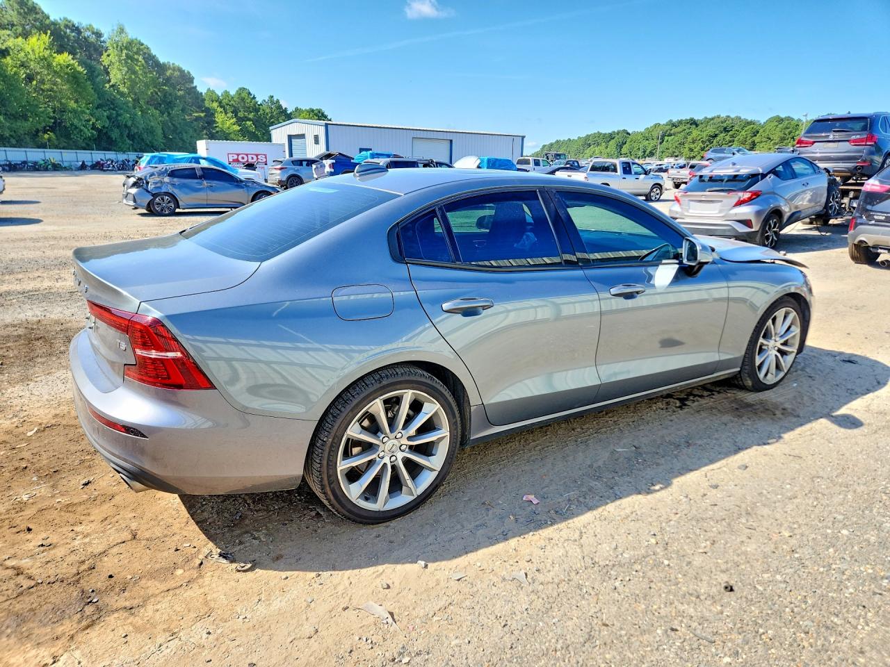2020 VOLVO S60 Momentum