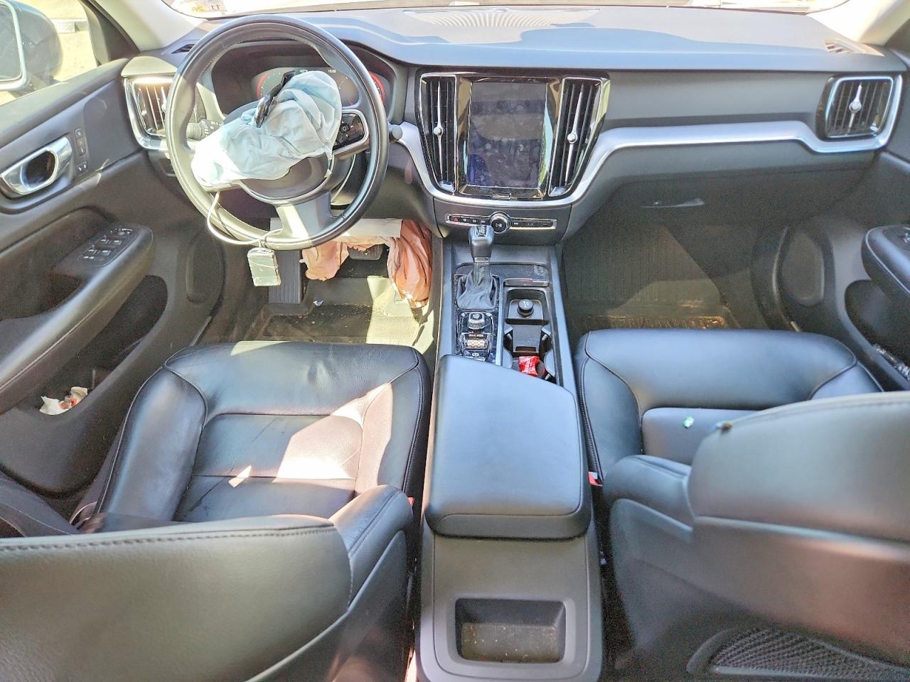 2020 VOLVO S60 Momentum