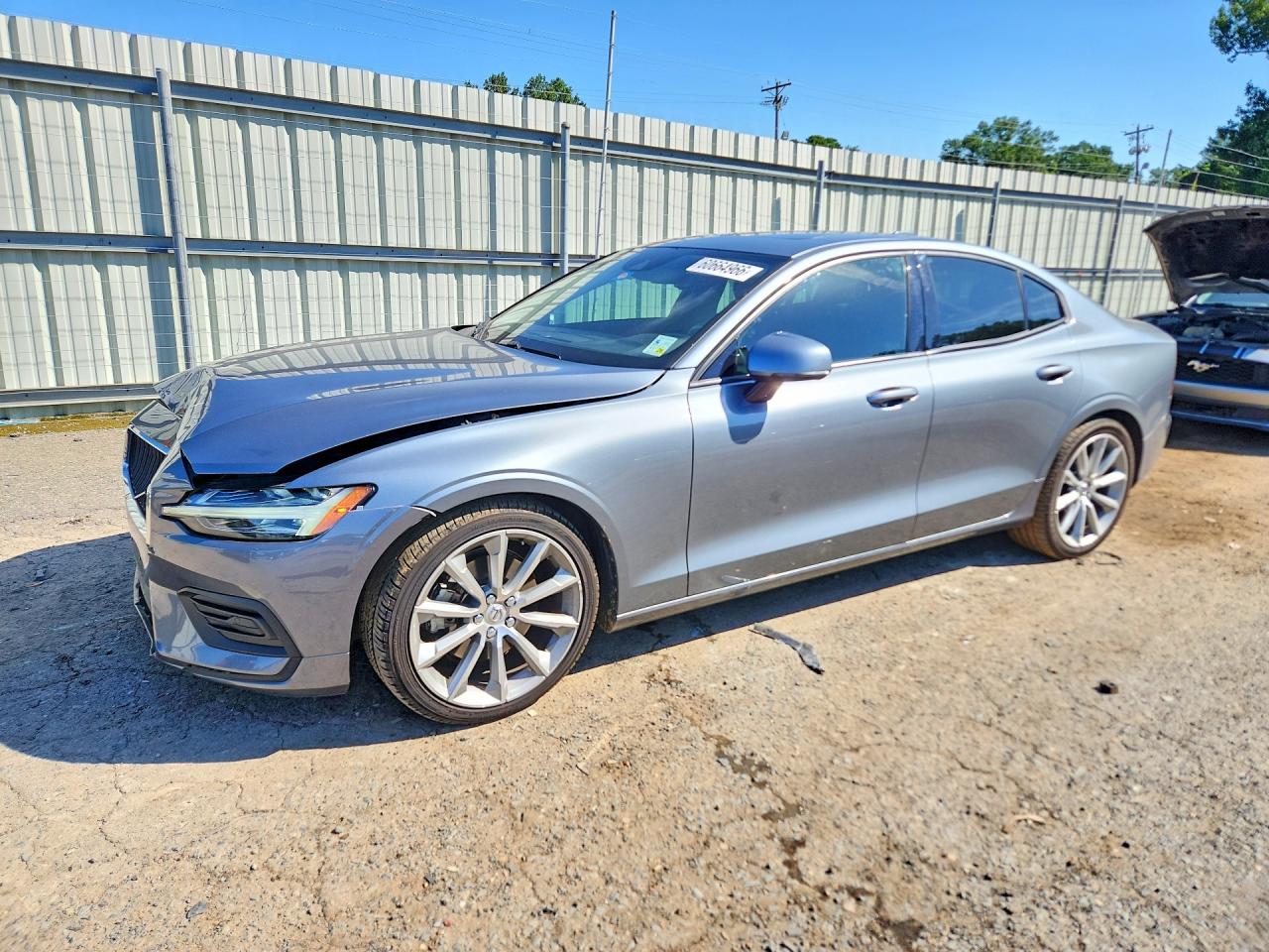 2020 VOLVO S60 Momentum