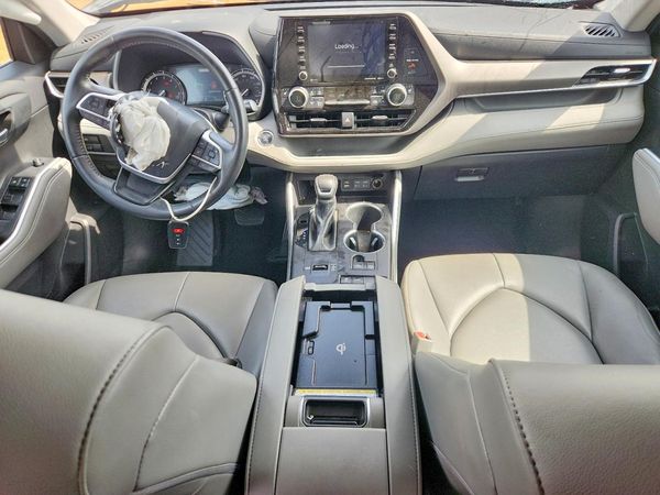 2022 TOYOTA HIGHLANDER XLE