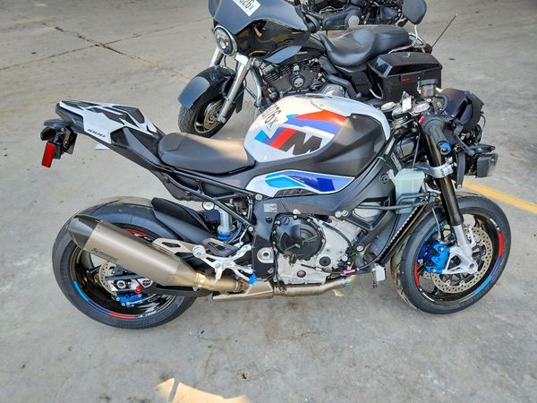 2026 BMW M 1000