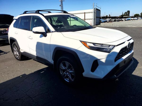 2022 TOYOTA RAV4 XLE
