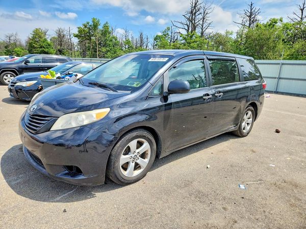 2017 TOYOTA SIENNA