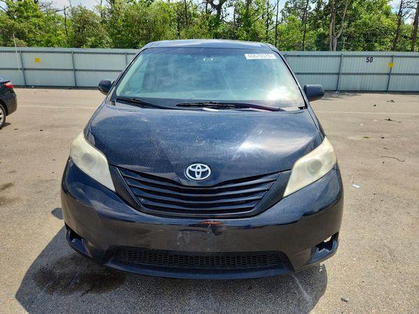 2017 TOYOTA SIENNA L