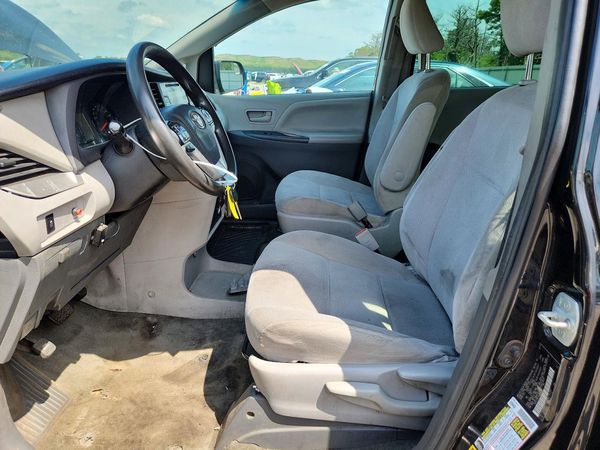 2017 TOYOTA SIENNA L
