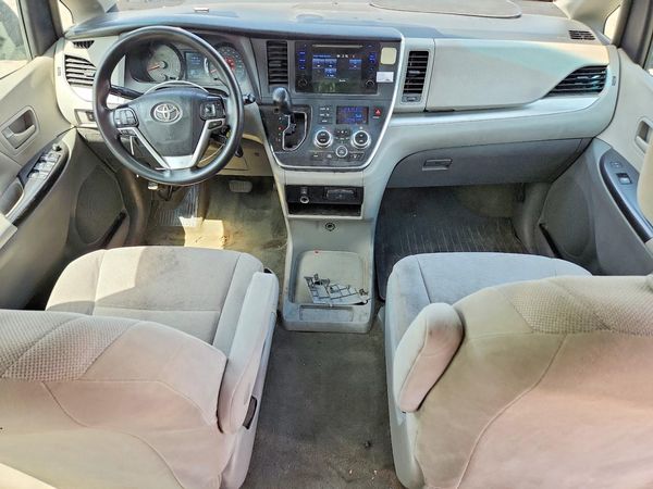 2017 TOYOTA SIENNA L