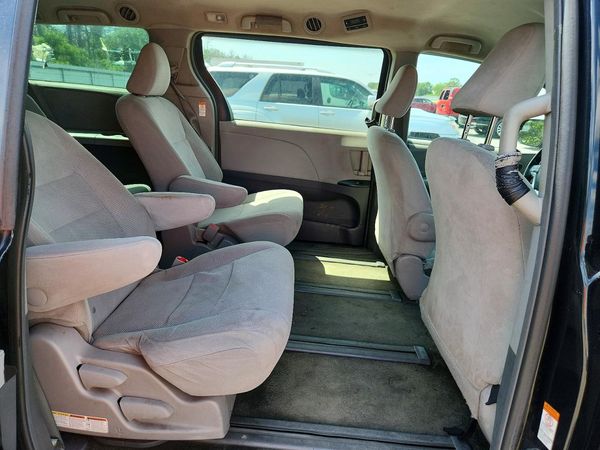 2017 TOYOTA SIENNA L