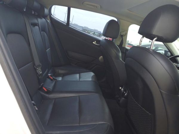 2019 KIA STINGER Base