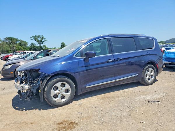 2017 CHRYSLER PACIFICA Touring L Plus
