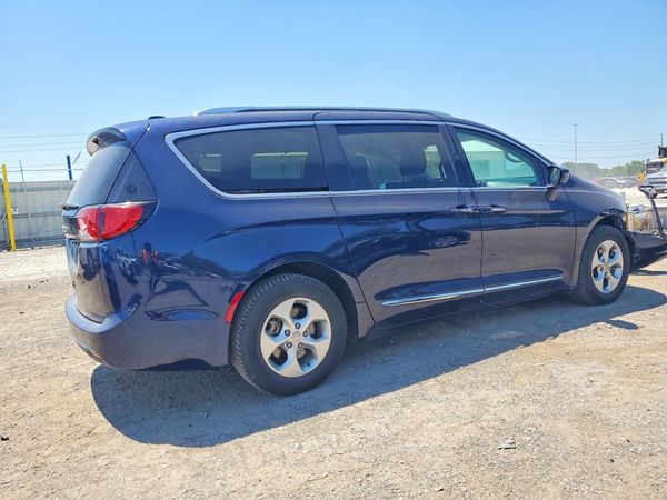 2017 CHRYSLER PACIFICA Touring L Plus