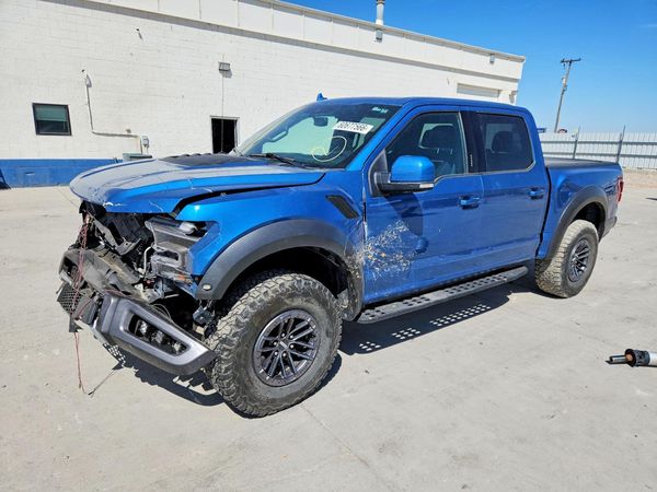 2019 FORD F150 SVT Super Crew - Raptor — Front 3/4