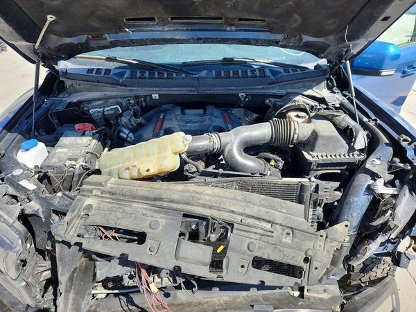 2019 FORD F150 SVT Super Crew - Raptor — Engine bay
