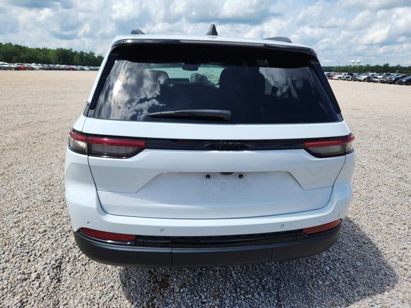 2023 JEEP GRAND CHEROKEE LAREDO 4X2