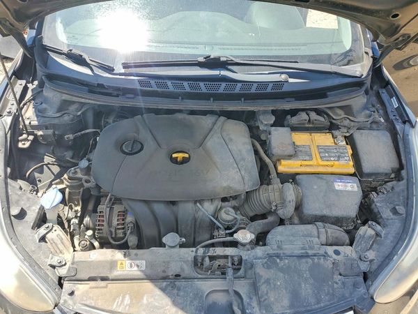 2014 HYUNDAI ELANTRA GLS (Middle)
