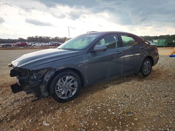 2024 HYUNDAI ELANTRA