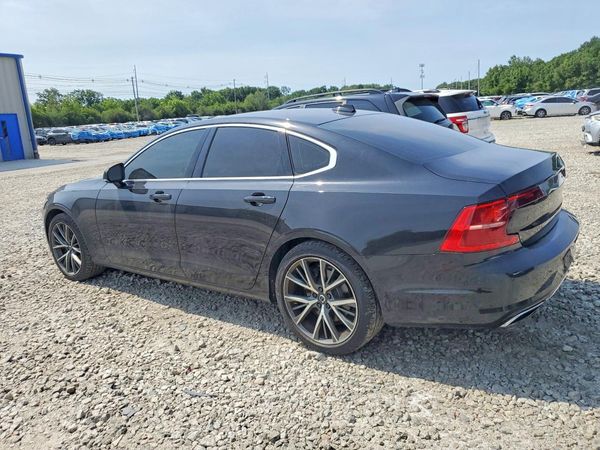 2017 VOLVO S90 Momentum