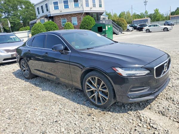 2017 VOLVO S90 Momentum