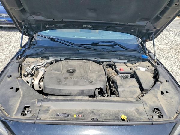 2017 VOLVO S90 Momentum