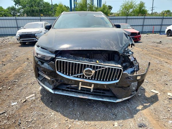 2023 VOLVO XC60 Plus Bright
