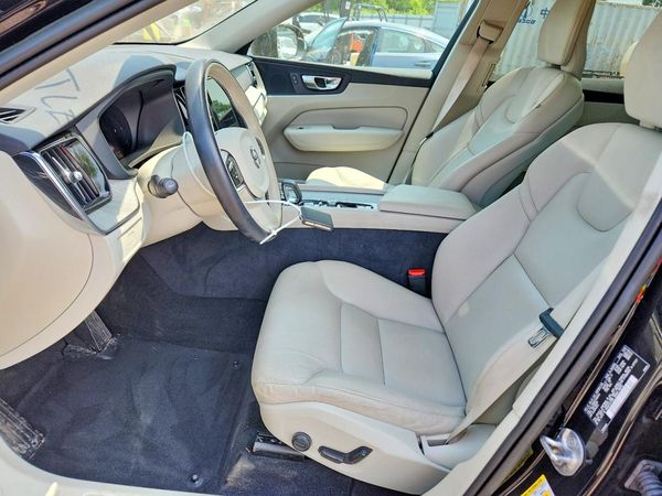 2023 VOLVO XC60 Plus Bright