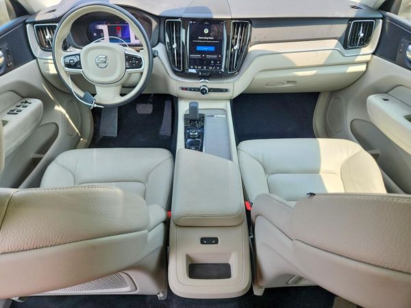 2023 VOLVO XC60 Plus Bright