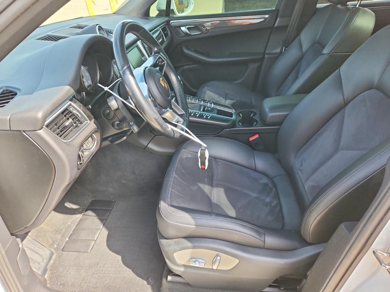 2015 PORSCHE MACAN