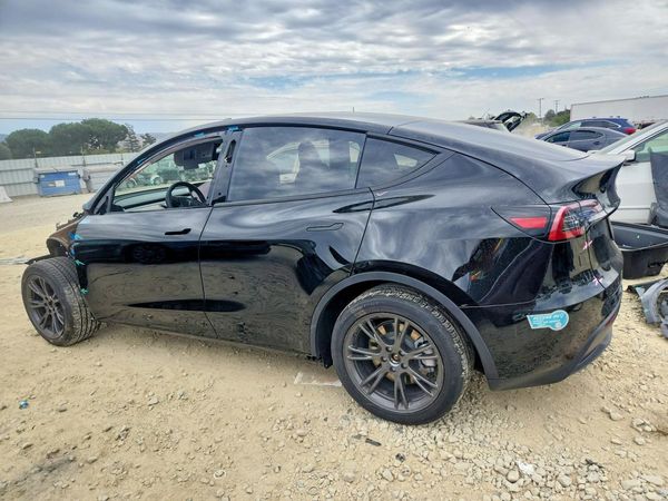 2025 TESLA MODEL Y