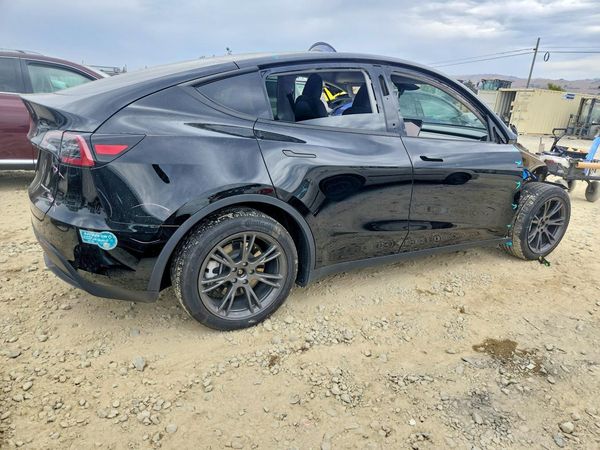 2025 TESLA MODEL Y