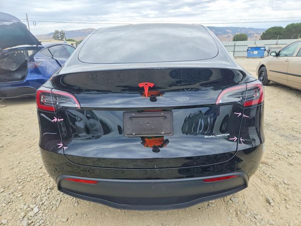 2025 TESLA MODEL Y