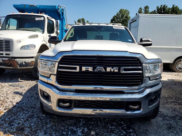 2019 RAM 5500 REG CAB CHASSIS