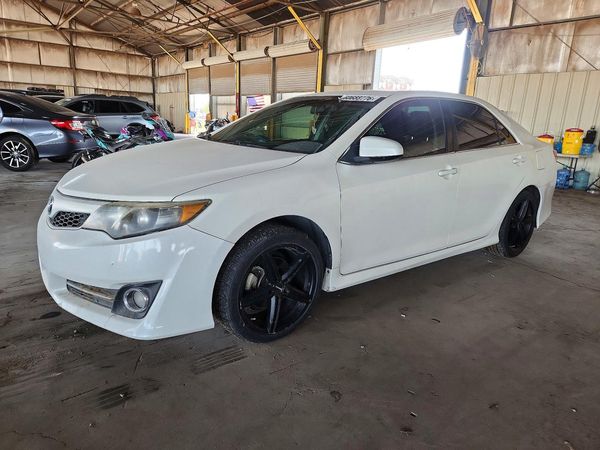 2014 TOYOTA CAMRY